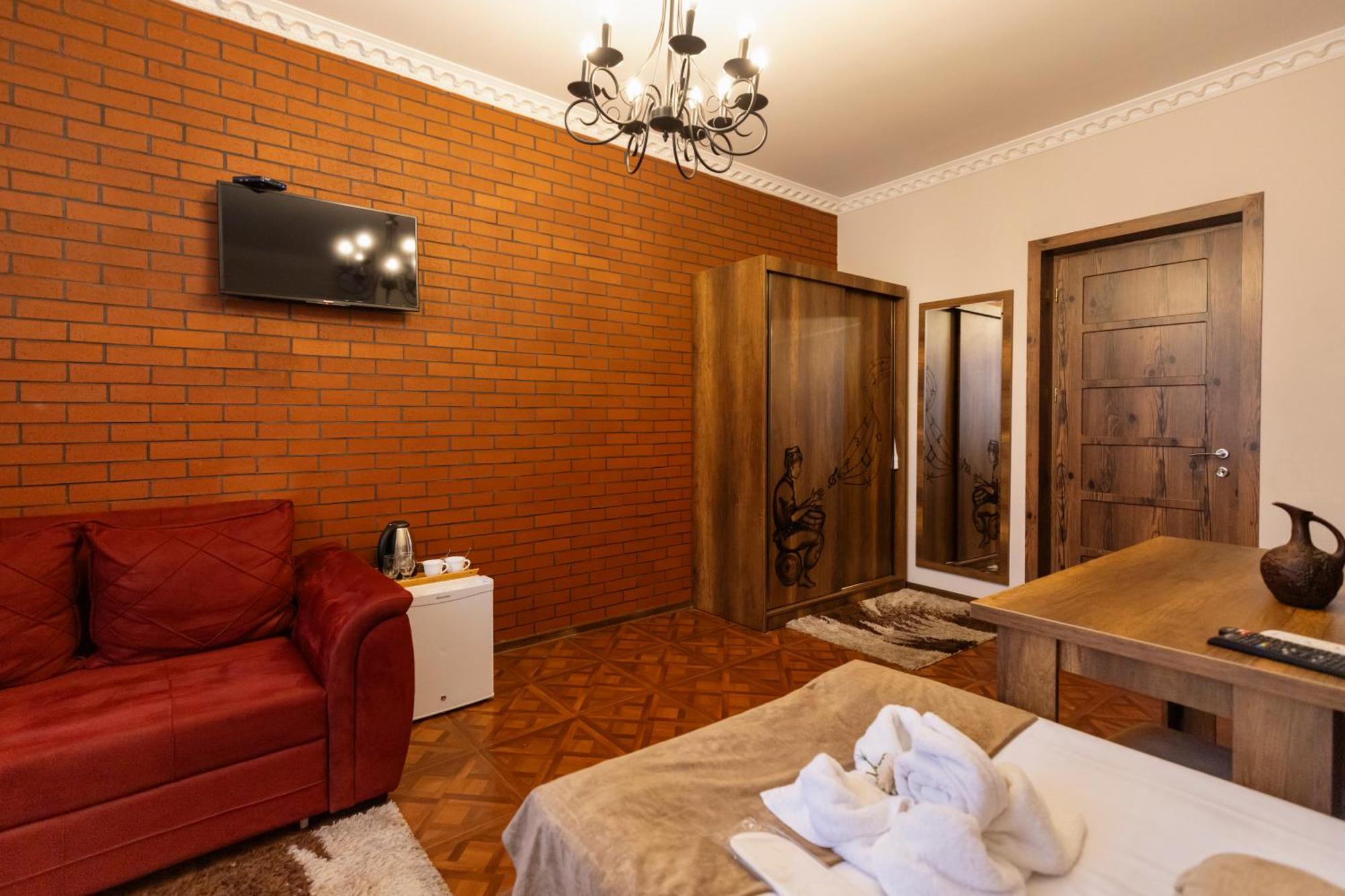 Hestia Boutique Hotel Гори Экстерьер фото