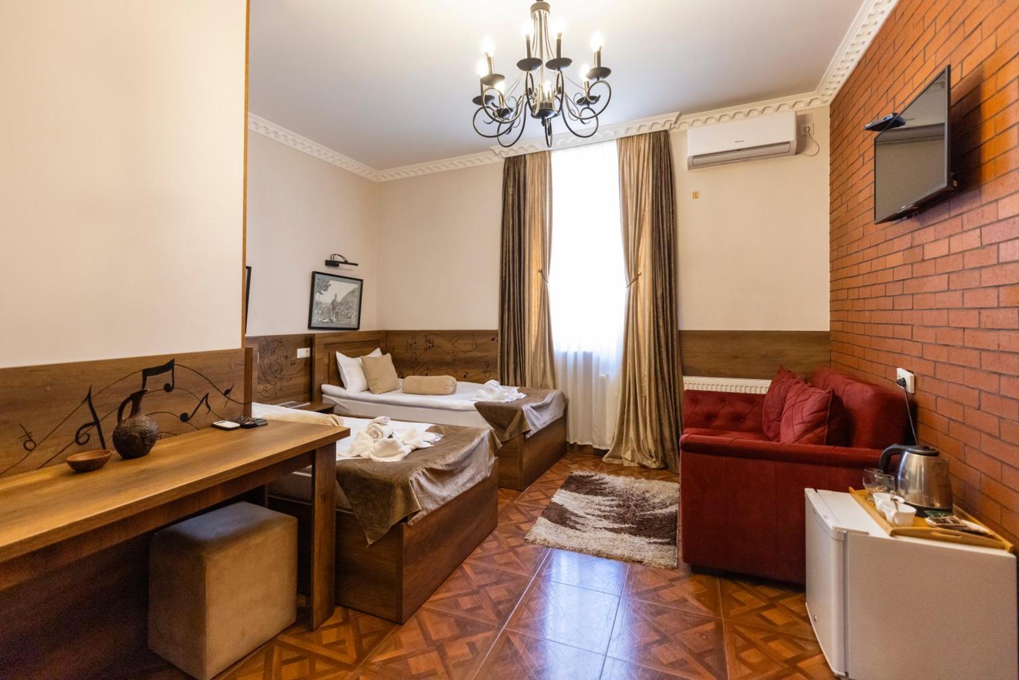 Hestia Boutique Hotel Гори Экстерьер фото