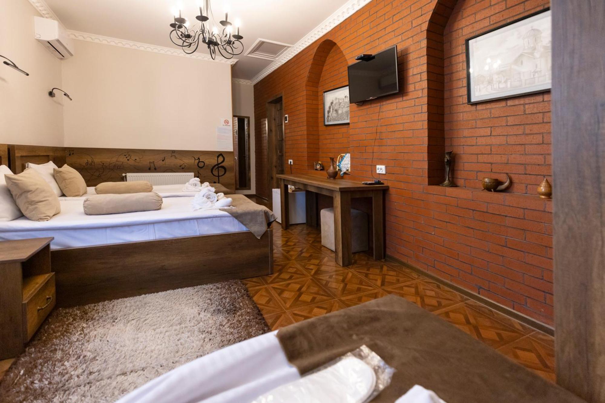 Hestia Boutique Hotel Гори Экстерьер фото
